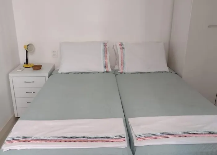 Apartamento em Copacabana - Rua Bolívar - 2 Quartos - Excelente Localização Rio de Janeiro